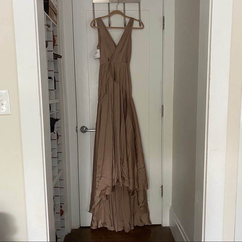NWT Fame & Partners v-shaped gown